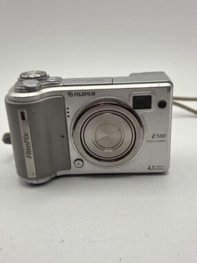 Fujifilm FinePix E500 Requires 2 AA Batteries Sold As Pictured No Cords EUC